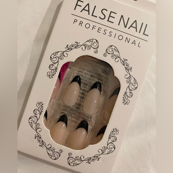 Press On Nails - Picture 1 of 4